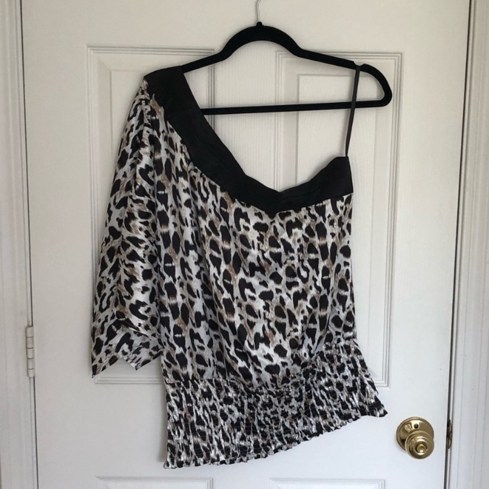 One-Shoulder Leopard Print Top